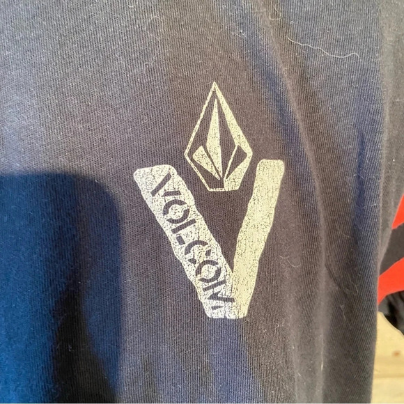 💥5/$25  Volcom men’s black & red‎ t-shirt in size large - Picture 5 of 9